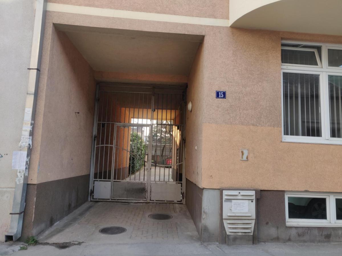 Filinhome Stefanovica Suite 9 Novi Sad Exterior photo